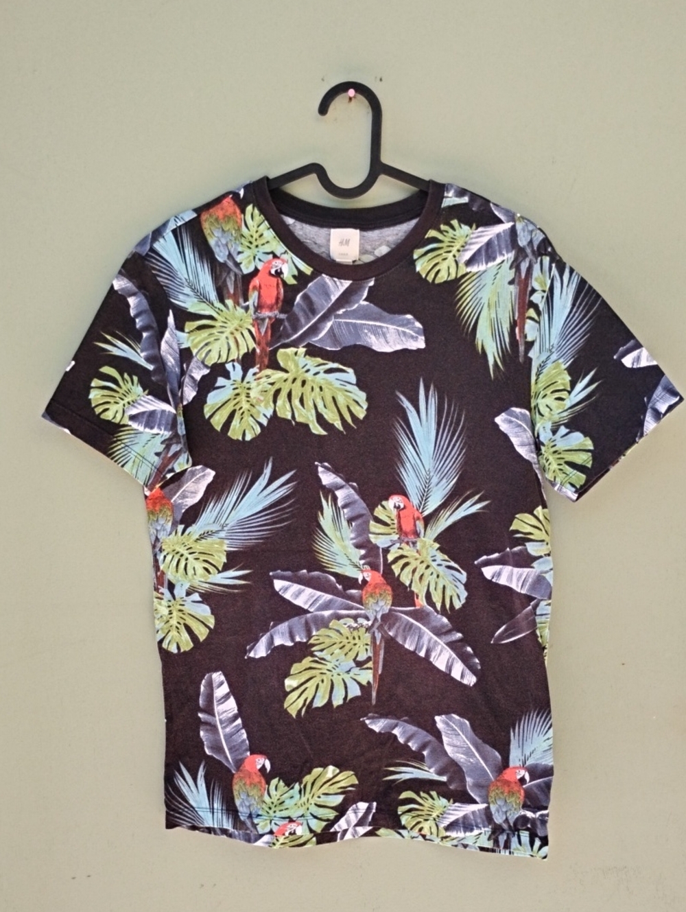 H&M Black T-Shirt with Parrot and Leaf Print